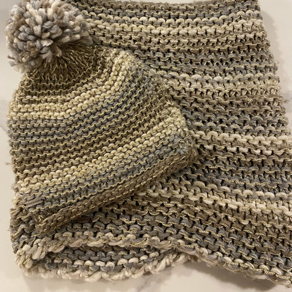 Steve Madden hat & scarf